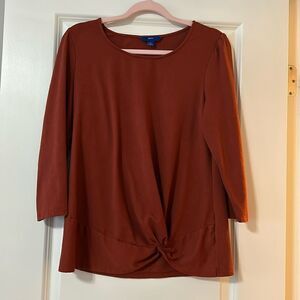Apt 9 round neck rust shirt with 3/4 length sleeves.